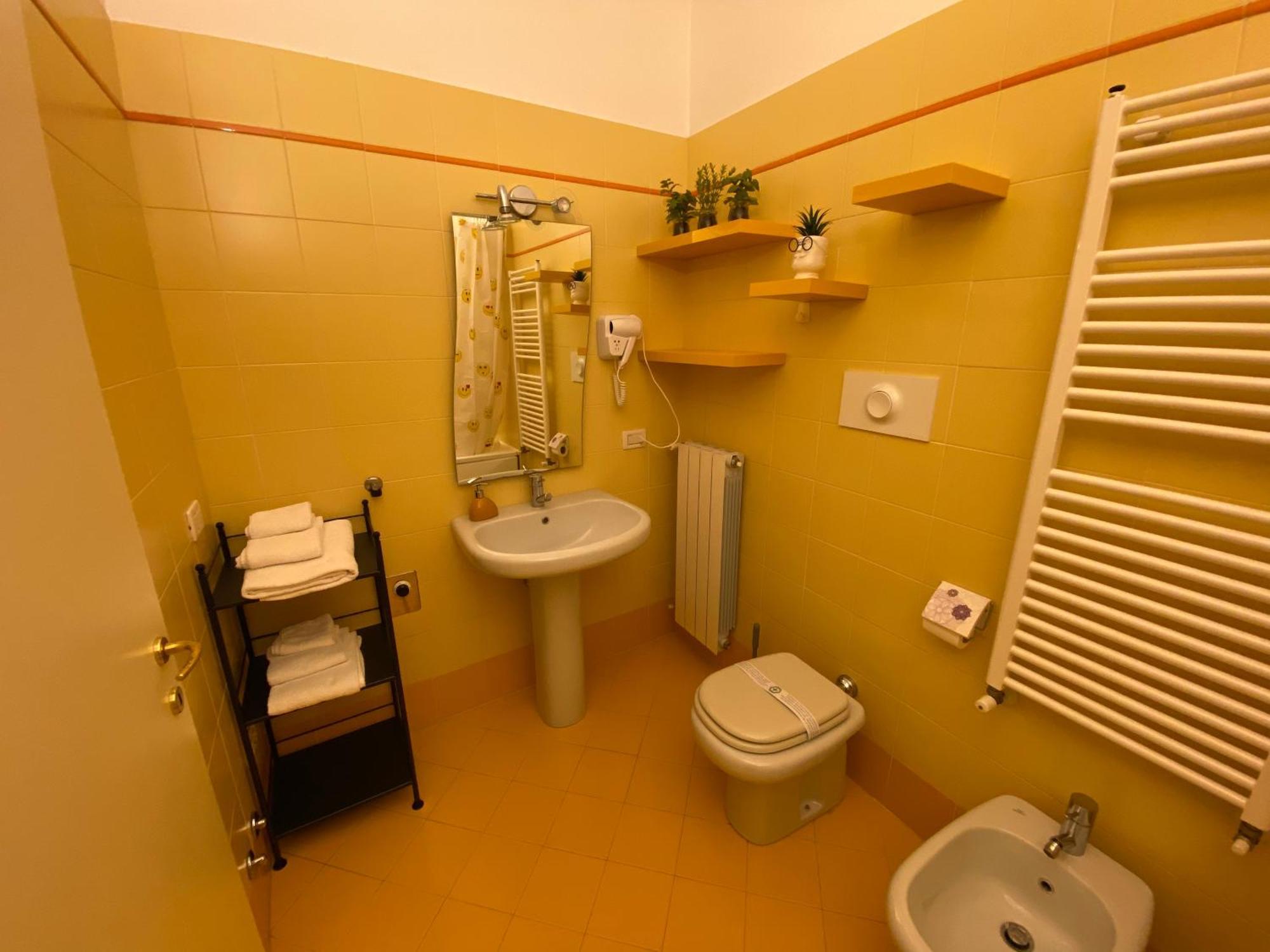 Amici Miei Rooms Cremona Exterior photo